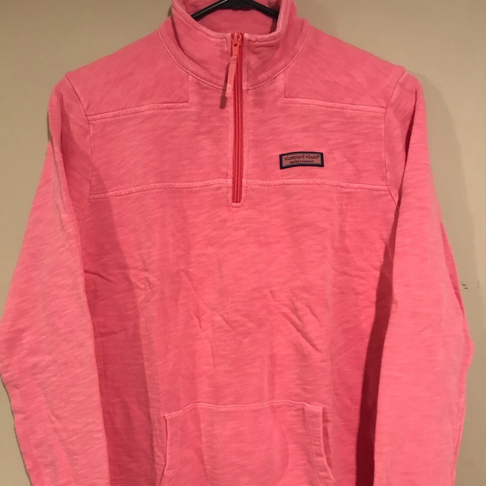 Vineyard vines pull over